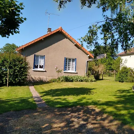 Gîte La Maison de LEA Saint-Agnant-de-Versillat Extérieur photo