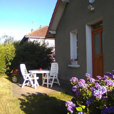 Gîte La Maison de LEA Saint-Agnant-de-Versillat Extérieur photo
